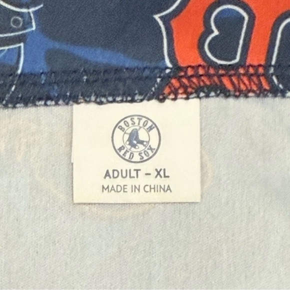 Boston Red Sox 2024 SGA Hawaiian Shirt
XL ~ 7/11/24 Fenway Promotional Item - Picture 6 of 6